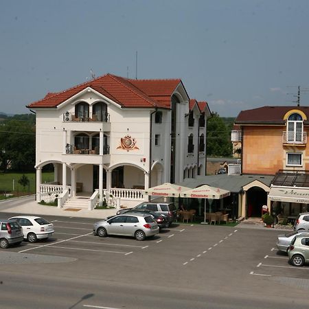 Hotel Villa Viktorija บันยาลูกา ภายนอก รูปภาพ
