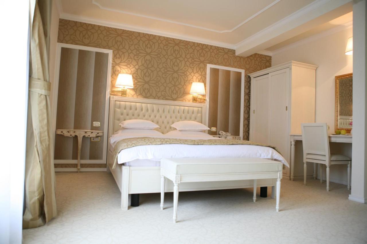 Hotel Villa Viktorija บันยาลูกา ภายนอก รูปภาพ