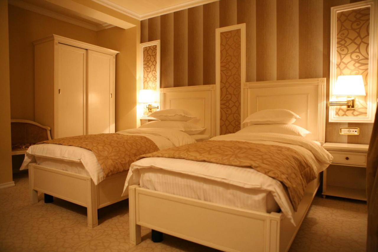 Hotel Villa Viktorija บันยาลูกา ภายนอก รูปภาพ