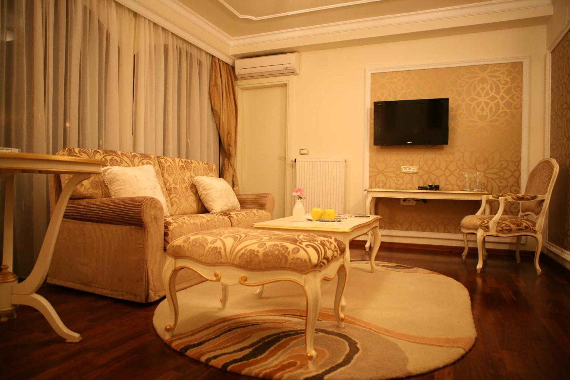 Hotel Villa Viktorija บันยาลูกา ภายนอก รูปภาพ