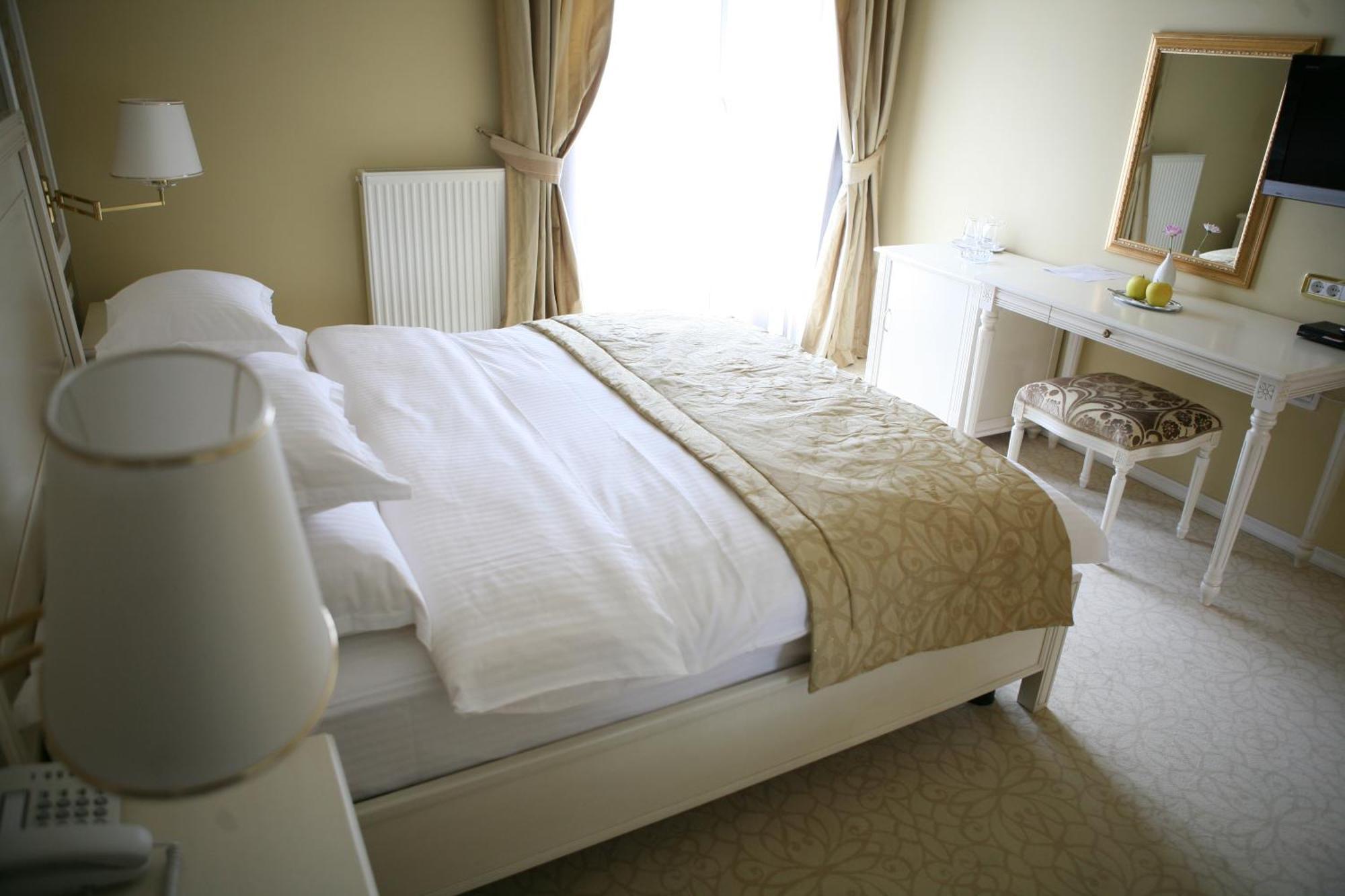 Hotel Villa Viktorija บันยาลูกา ภายนอก รูปภาพ