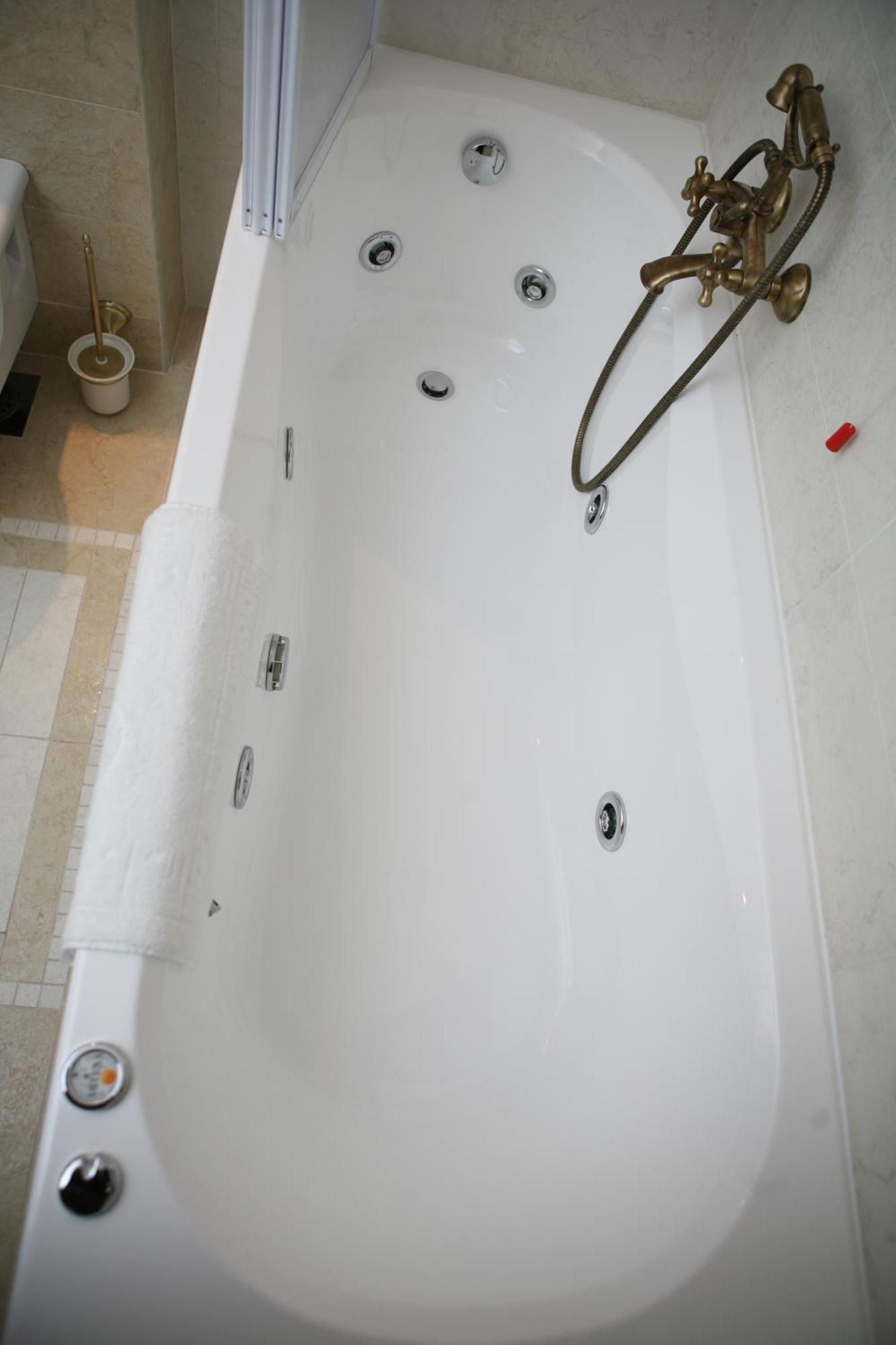 Hotel Villa Viktorija บันยาลูกา ภายนอก รูปภาพ