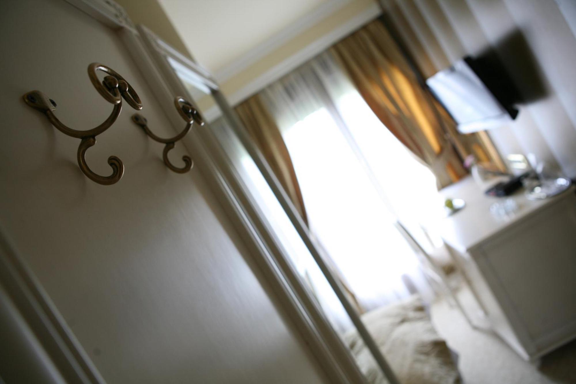 Hotel Villa Viktorija บันยาลูกา ภายนอก รูปภาพ