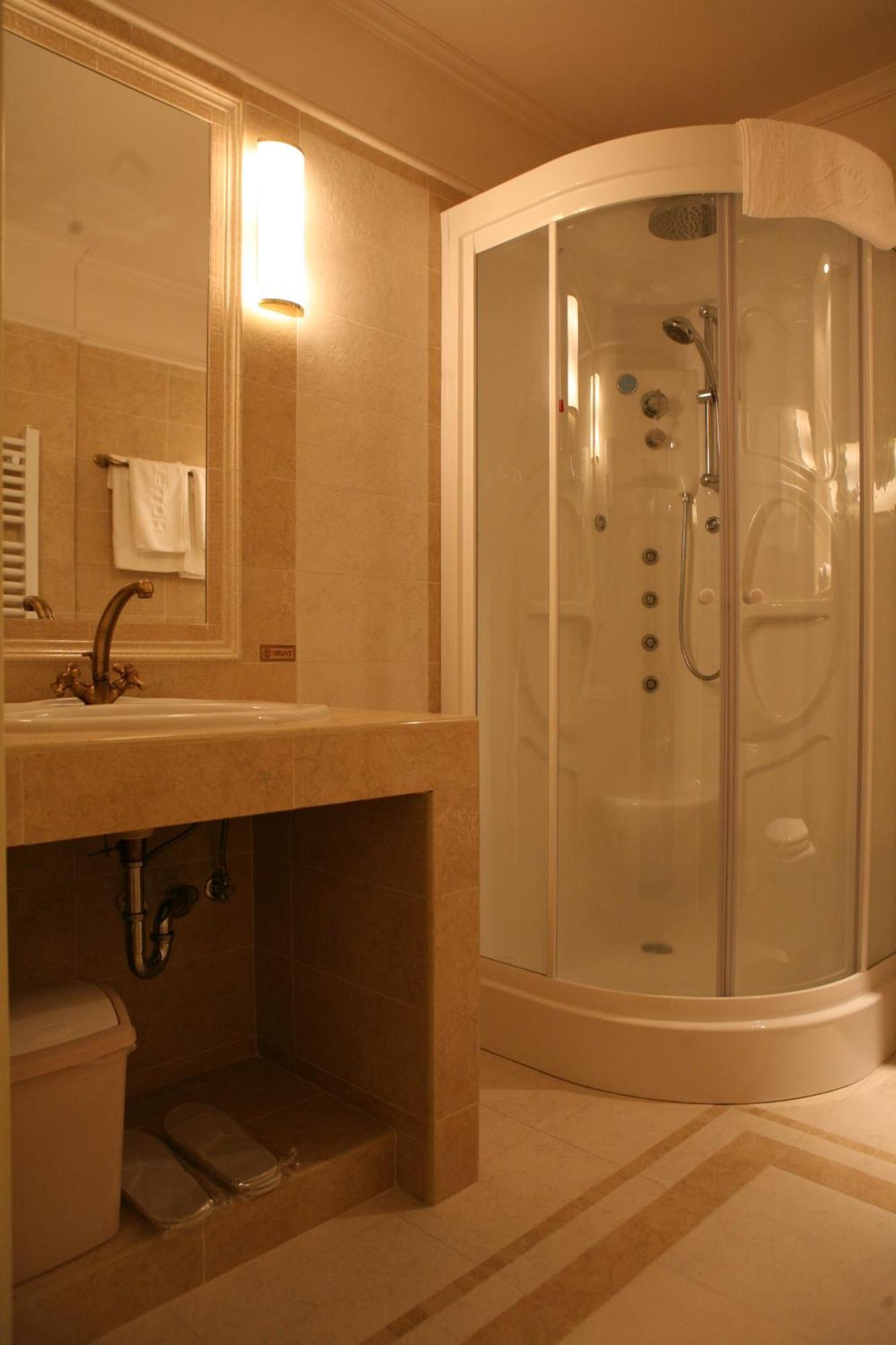 Hotel Villa Viktorija บันยาลูกา ภายนอก รูปภาพ