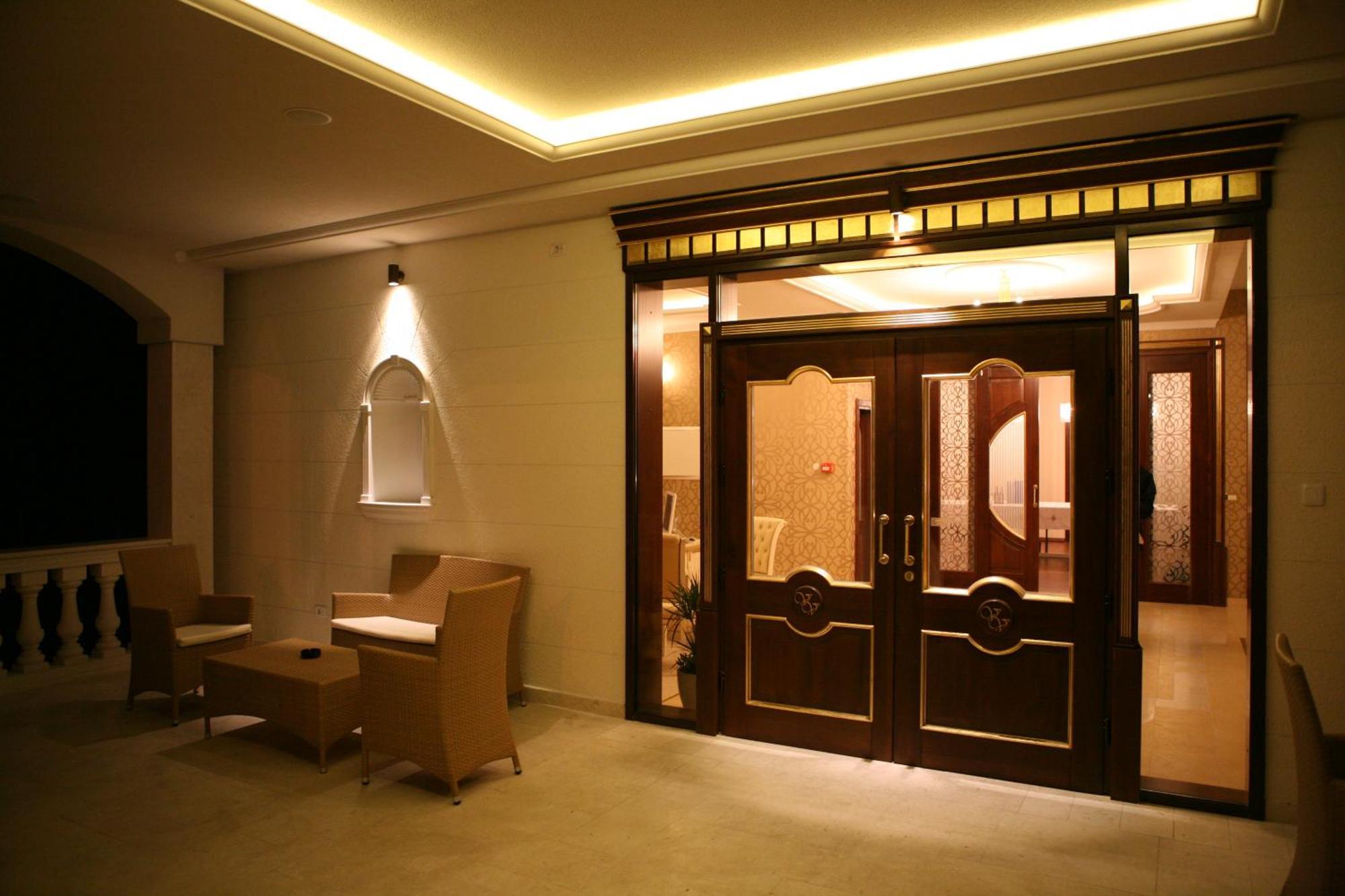 Hotel Villa Viktorija บันยาลูกา ภายนอก รูปภาพ