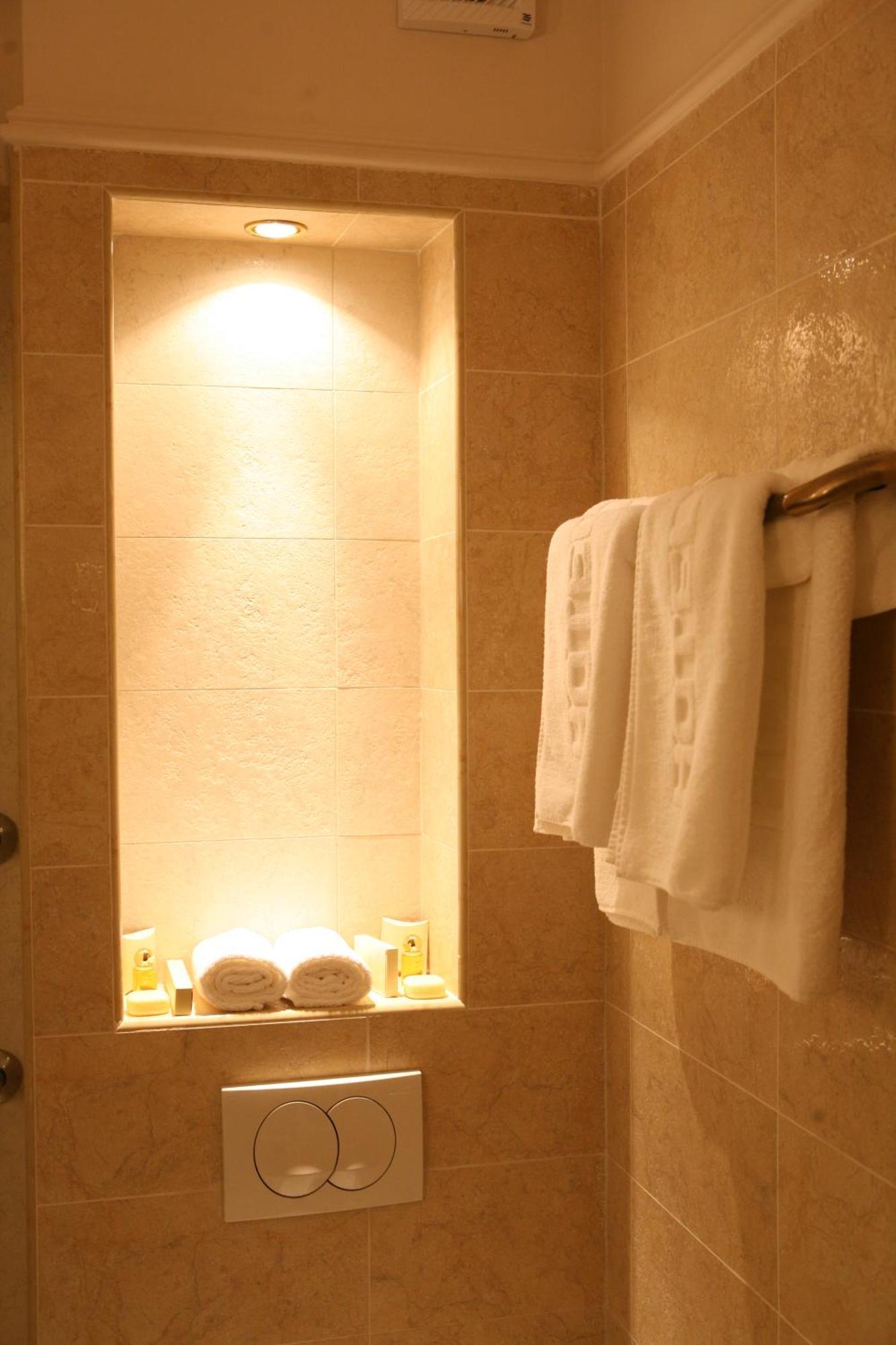 Hotel Villa Viktorija บันยาลูกา ภายนอก รูปภาพ