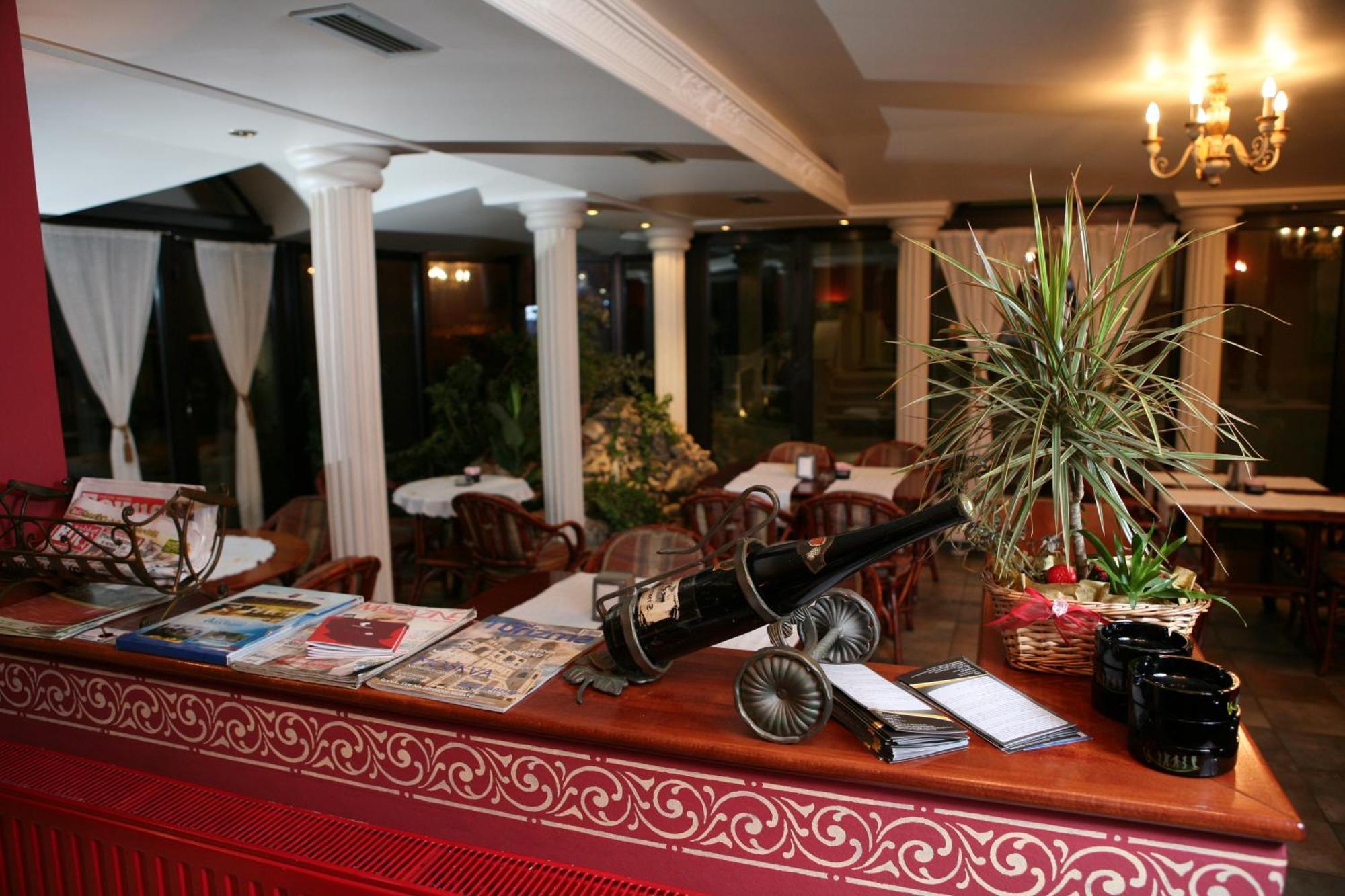 Hotel Villa Viktorija บันยาลูกา ภายนอก รูปภาพ
