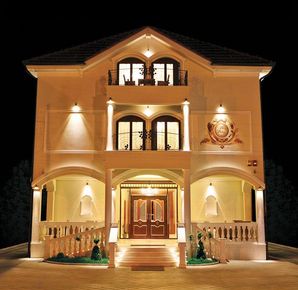 Hotel Villa Viktorija บันยาลูกา ภายนอก รูปภาพ