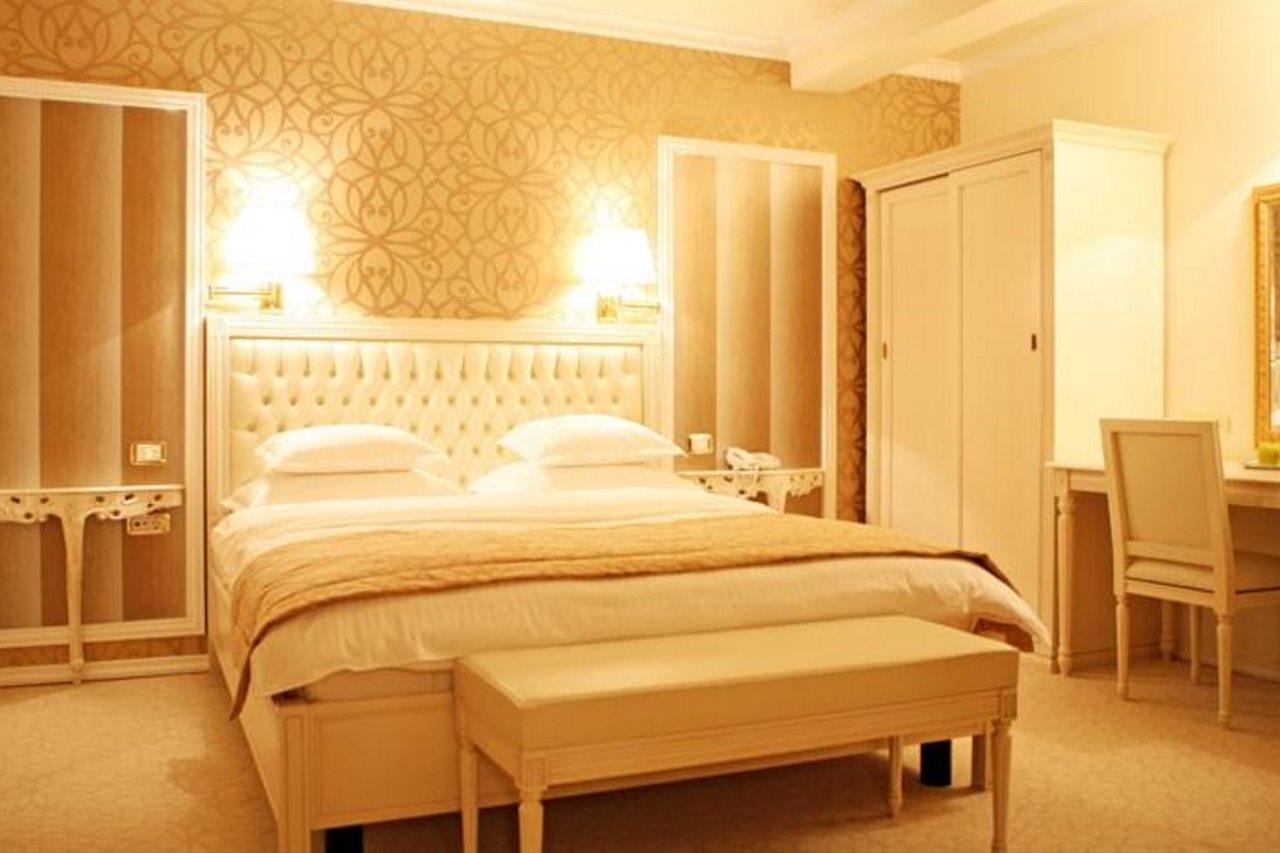Hotel Villa Viktorija บันยาลูกา ภายนอก รูปภาพ