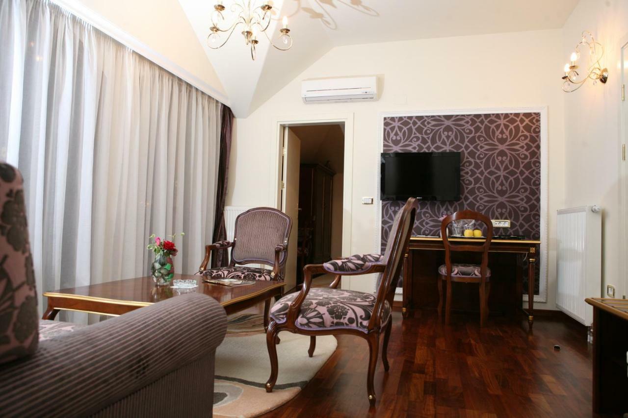 Hotel Villa Viktorija บันยาลูกา ภายนอก รูปภาพ